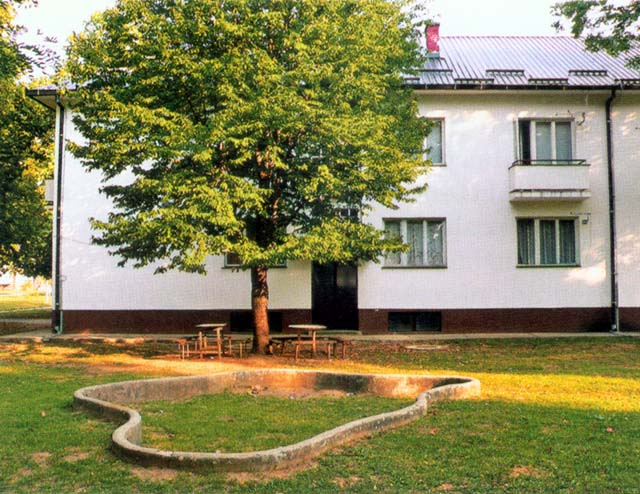 Ličkoosički pješčanik u kome danas raste trava/Foto Časopis Meridijani                                                                                                                                                                                    